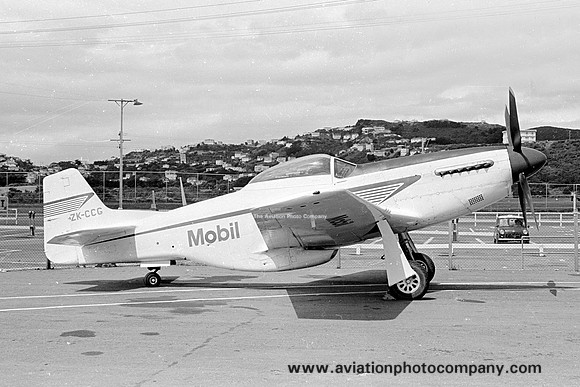 Mobil North American P-51D Mustang ZK-CCG (1967)