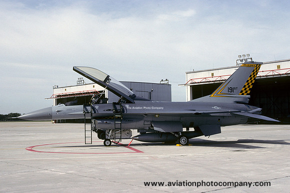USAF Michigan ANG 191 FS General Dynamics F-16B Fighting Falcon 82-1026 (1992)
