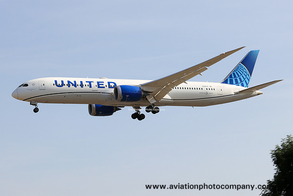 United Airlines Boeing 787-9 N29975 (2022)