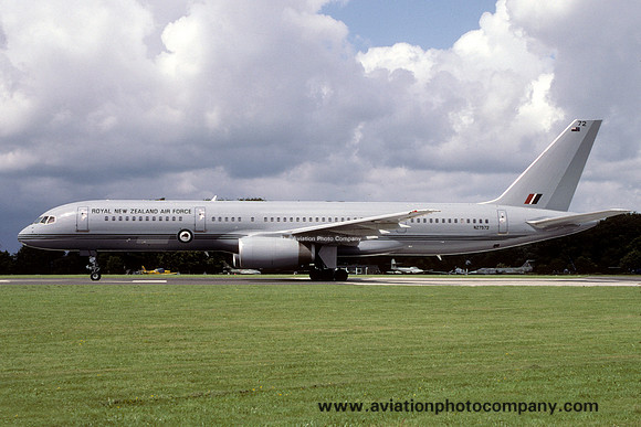 RNZAF 40 Squadron Boeing 757-2K2 NZ7572 (2003)
