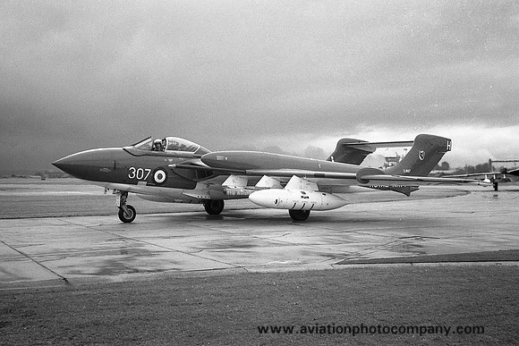Royal Navy 892 Squadron De Havilland Sea Vixen FAW.2 XJ607/H307 (1966)