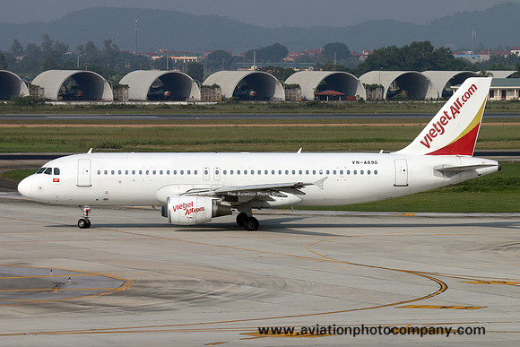 Vietjet Air Airbus A320-200 VN-A690 (2015)