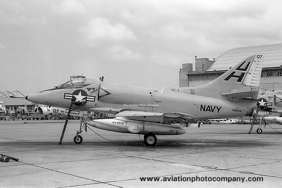 US Navy VC-7 Douglas A-4C Skyhawk 145144/UH-07 (1975)
