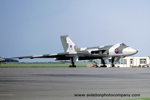 RAF 230 OCU Avro Vulcan B.2 XL319 (1978)