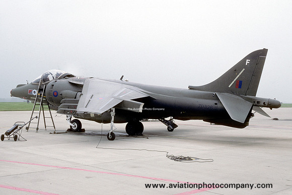 RAF 233 OCU BAE Harrier GR.7 ZD326/F (1994)