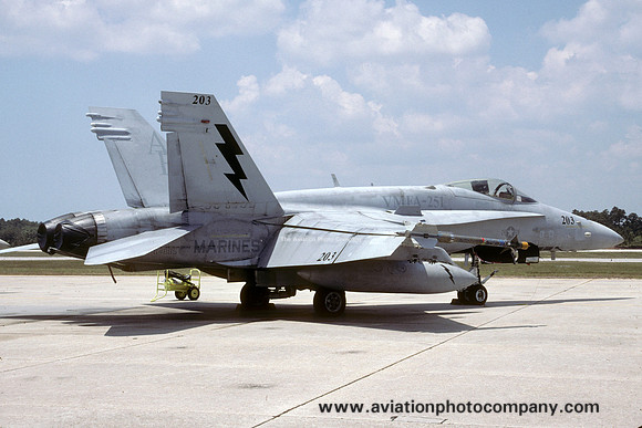 US Marines VMFA-251 McDonnell Douglas F/A-18C Hornet 164885/AB-203 (2001)
