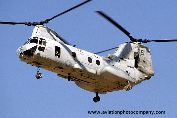 USMC HMM-162 Vertol CH-46E 153357/YS-12 (1999)