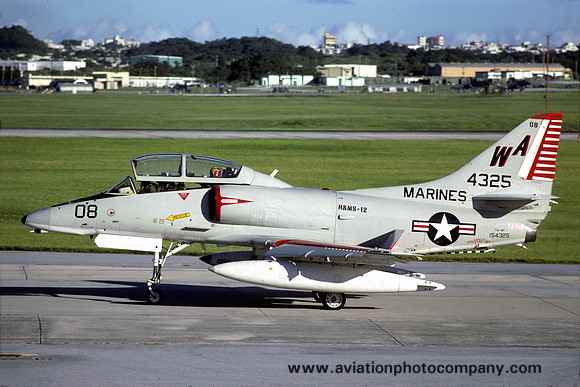 USMC H&MS-12 Douglas TA-4F 154325/WA08 (1977)