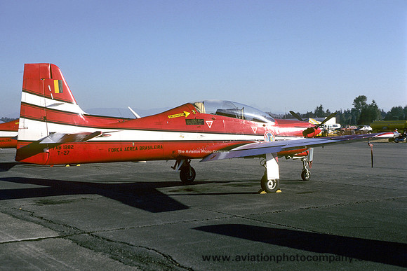 Brazilian Air Force Embraer T-27 Tucano 1382 (1987)