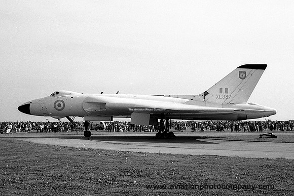 RAF 230 OCU Avro Vulcan B.2 XL387 (1963)