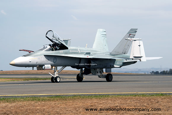 RAAF 75 Squadron McDonnell Douglas F/A-18A Hornet A21-22 at Avalon (2009)