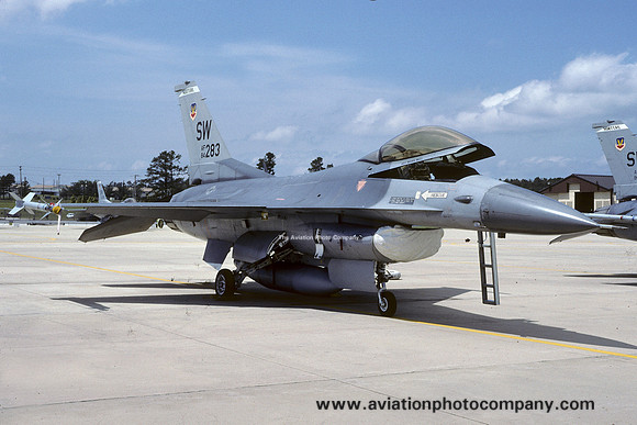 USAF 363 TFW 17 TFS General Dynamics F-16C Fighting Falcon 84-1283/SW (1991)