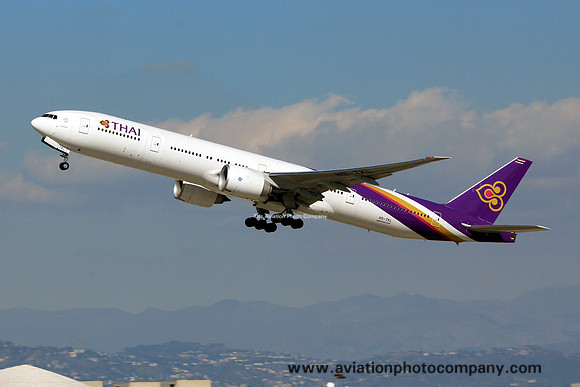Thai Airways Boeing 777-300ER HS-TKL at Los Angeles IAP (2013)