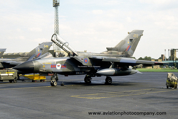 RAF TWCU 45 Squadron Panavia Tornado GR.1 ZA405 (1986)