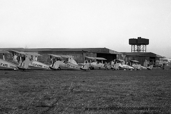RAF 2 FTS De Havilland Tiger Moth lineup