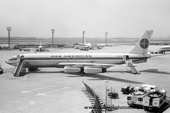 Pan American World Airways Boeing 707-321 N726PA at Paris Orly (1967)