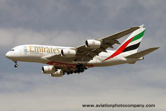 Emirates Airbus A380-800 A6-EOC at Los Angeles IAP (2016)