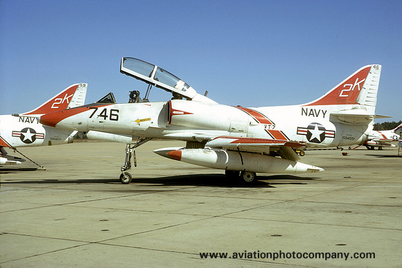 US Navy VT-7 Douglas TA-4J Skyhawk 158455/2K-746 (1974)