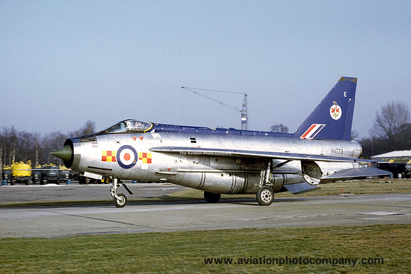 RAF 92 Squadron English Electric Lightning F.2A XN773/E (1970)