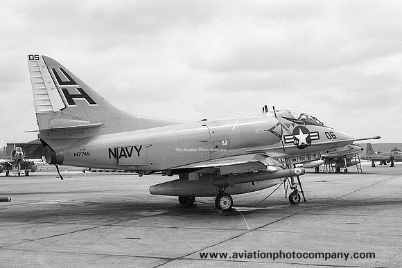 US Navy VC-7 Douglas A-4C Skyhawk 147745/UH-06 (1975)