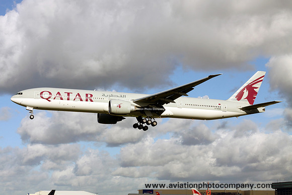 Qatar Airways Boeing 777-300ER A7-BAM at London Heathrow (2013)