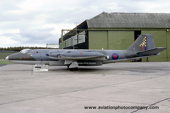 RAF 100 Squadron English Electric Canberra B.2 WJ756/U (1981)