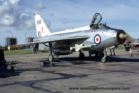 RAF 226 OCU 2T Squadron English Electric Lightning F.3 XP696 (1974)