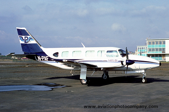 Parntair Piper PA-31-350 Navajo Chieftain LN-PAF (1977)