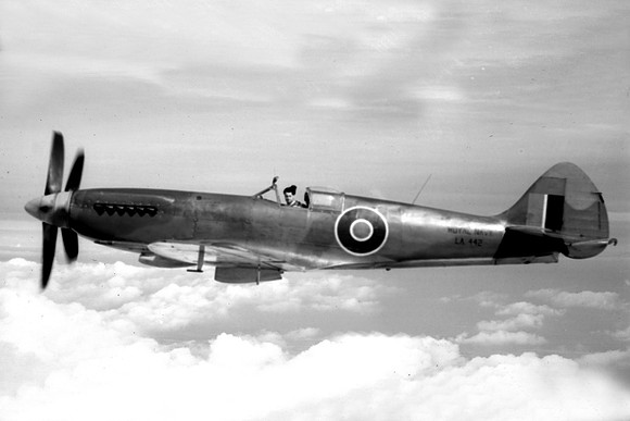 Royal Navy Supermarine Seafire F.45 LA442 Air to Air