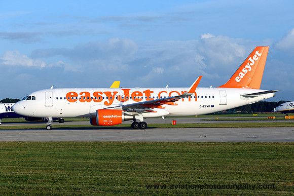 easyJet Airbus A320-200 G-EZWR at Manchester (2014)