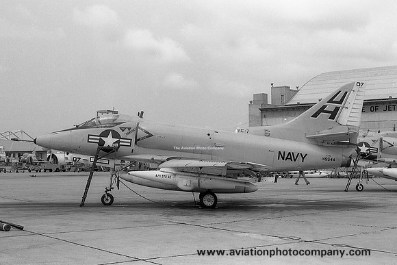 US Navy VC-7 Douglas A-4C Skyhawk 149544/UH-07 (1975)