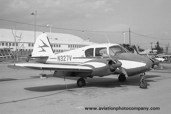 Piper PA-23-160 Apache N327V