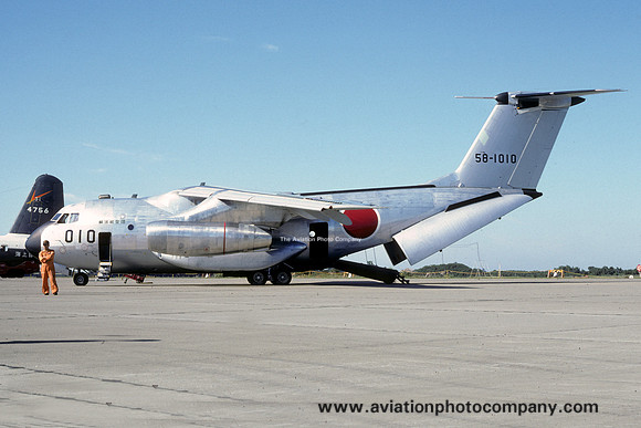 JASDF 402 Hikotai Kawasaki C-1 58-1010 (1975)