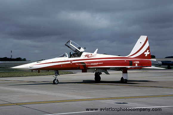 Swiss Air Force Patriuille Suisse Northrop F-5E Tiger J-3081 at RIAT Fairford (2004)