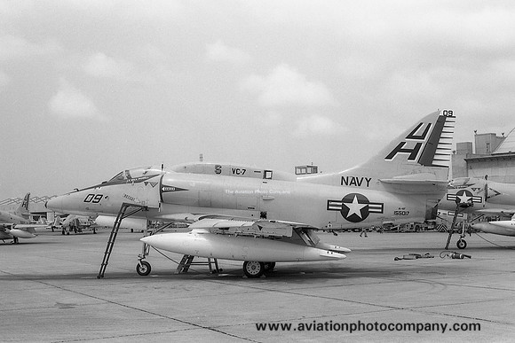 US Navy VC-7 Douglas A-4F Skyhawk 155017/UH-09 (1975)