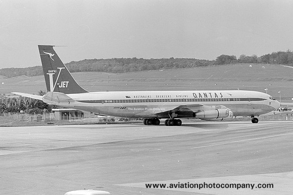 Qantas Boeing 707-300C VH-EBQ (1966)