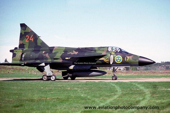 Swedish Air Force F17 SAAB Viggen JA-37 37324/24 (1987)