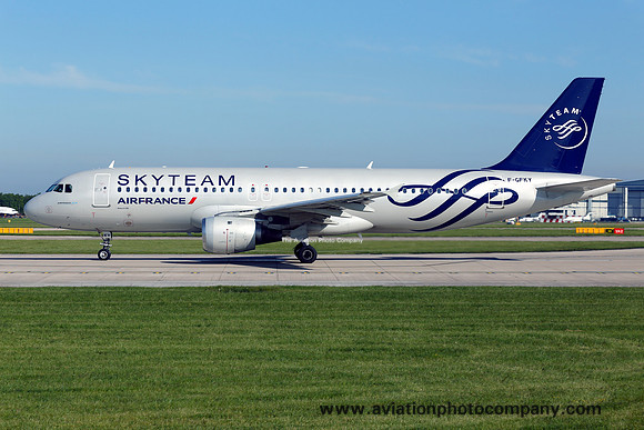Air France Airbus A320-200 F-GFKY at Manchester (2014)