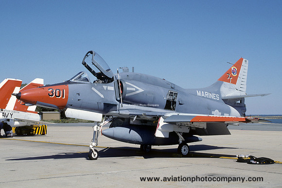 US Marines NATC Douglas A-4M Skyhawk 158195/7T-301 (1985)