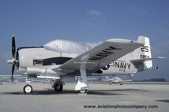 North American T-28C Trojan N10260/140653 (1985)