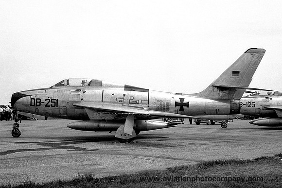 West German Air Force JBG32 Republic F-84F Thundersterak DB+251 (1959)