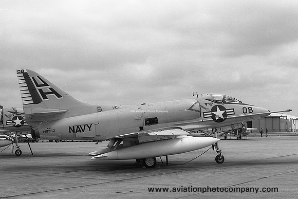 US Navy VC-7 Douglas A-4C Skyhawk 149550/UH-08 (1975)