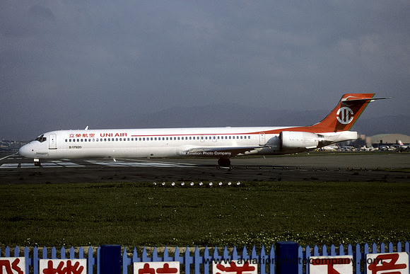 UNI Air McDonnell Douglas MD-90 B-17920 (1999)