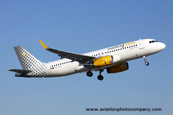 Vueling Airbus A320-200 EC-LVS at Palma Mallorca (2013)