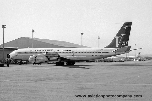 Qantas Cargo Boeing 707-327C N7099 (1971)