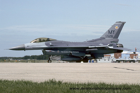 USAF 347 FW 69 FS General Dynamics F-16C Fighting Falcon 88-0528/MY (1992)