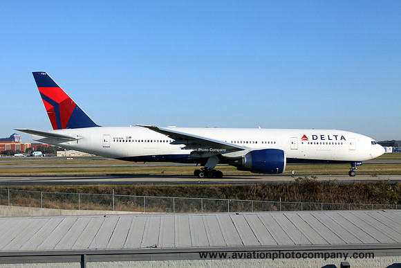 Delta Airlines Boeing 777-200LR N704DK at Atlanta IAP (2013)