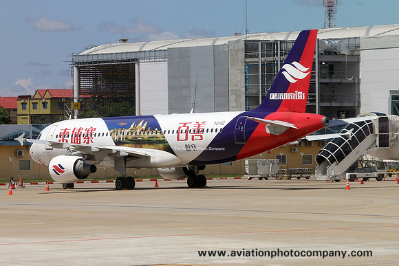 Bassaka Air Airbus A320-200 XU-112 (2015)