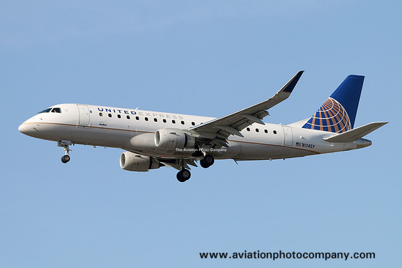 United Express/Skywest Airlines Embraer ERJ-175 N114SY at Los Angeles IAP (2016)