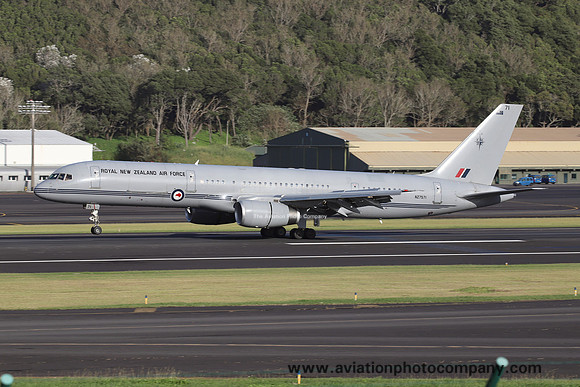 RNZAF 40 Squadron Boeing 757-2K2 NZ7571 at Lajes (2024)